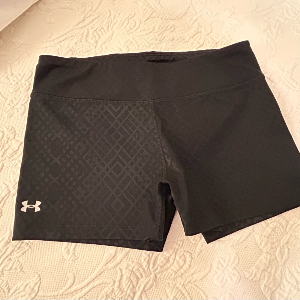 Under Armour Women's Black Athletic Shorts Medium